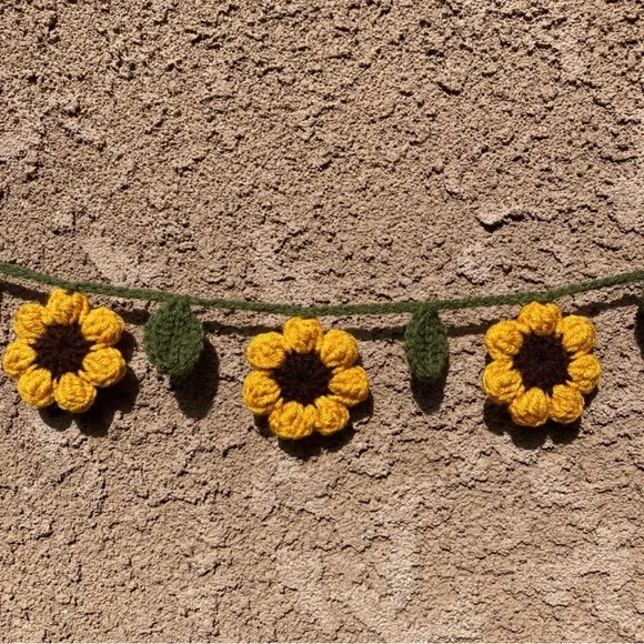πHPπHandmade Crochet Sunflower Garland - Picture 2 of 5